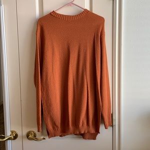 Trendy sweater with split sides